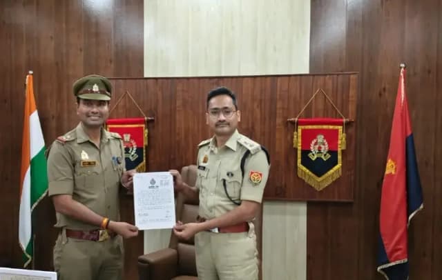 Chandauli News: ₹16 लाख ज्वेलरी ठगी का खुलासा करने वाली टीम सम्मानित.
