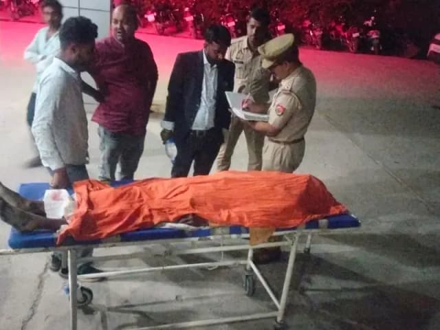 Sonbhadra News: बारात में शामिल बुजुर्ग की सड़क हादसे में मौत, कार की टक्कर से गई जान.