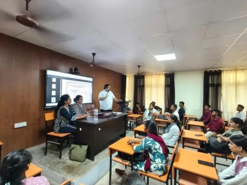 Sonbhadra News: ओबरा पीजी कॉलेज में वाणिज्य विभाग का सेमिनार, शोध लेखन पर दी गई जानकारी.