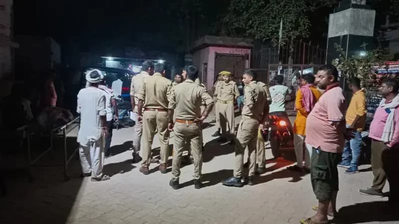 Chandauli News: काली पूजा से बाजा बजाकर लौट रहे बुजुर्ग को कार ने मारी टक्कर, मौत.
