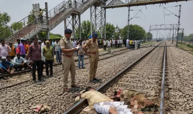 Chandauli News: हाथ पकड़कर ट्रेन के आगे कूदे महिला-पुरुष, मौके पर मौत.
