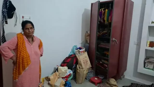Chandauli News: बंद घर को निशाना बनाकर चोरों ने उड़ाए नगदी व जेवर, 2 लाख की चोरी.
