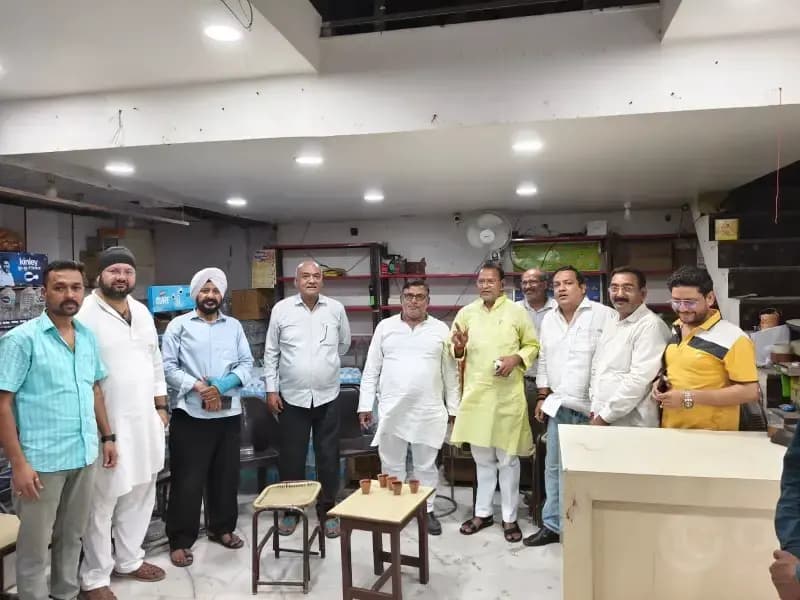 Chandauli News: 52 से 48 फीट पर आया मामला, व्यापारियों ने पूर्व केंद्रीय मंत्री का जताया आभार.
