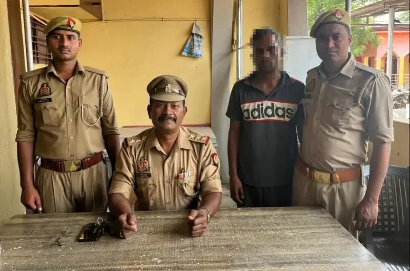 Chandauli News: 50 हजार का इनामी गैंगस्टर STF और अलीनगर पुलिस के संयुक्त अभियान में गिरफ्तार.
