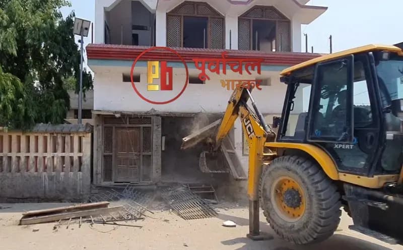 Chandauli News: दूसरे दिन भी चला बुलडोजर, सपा कार्यालय पर कार्रवाई से मचा हड़कंप.

