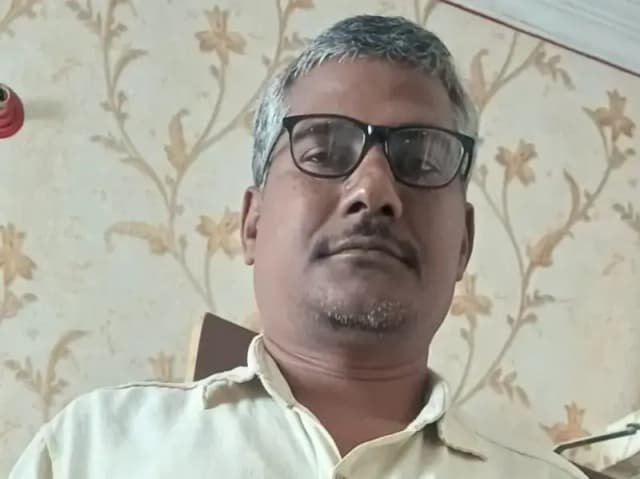 Sonbhadra News: दुद्धी तहसील में तड़ित चालक यंत्र लगाने की उठाई मांग, आकाशीय बिजली से हो रही मौतें सरकारी उपेक्षा का नतीजा.