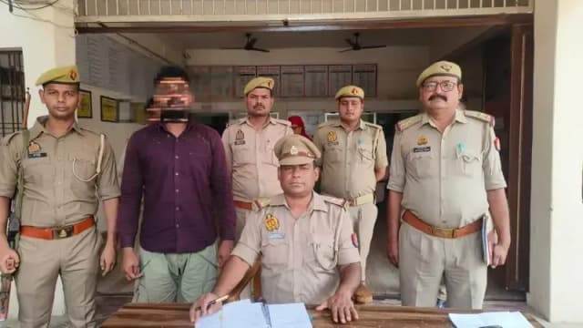 Chandauli News: खड़ी ट्रकों से तेल चोरी करने वाले गिरोह का भंडाफोड़, एक आरोपी गिरफ्तार.
