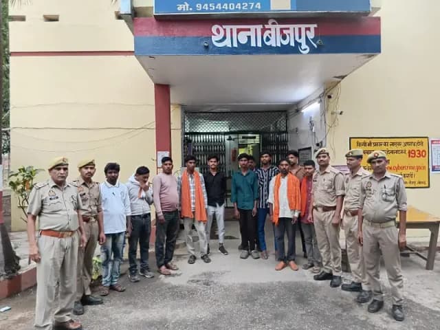 Sonbhadra News: डीजे पर डांस को लेकर दो पक्षों में विवाद, 12 लोग गिरफ्तार, शांति भंग की आशंका में कार्रवाई.
