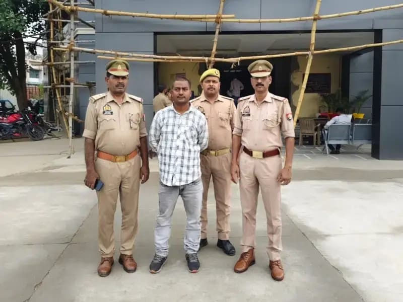 Sonbhadra News: मानव तस्करी व पॉक्सो मामले में वांछित अभियुक्त गिरफ्तार, पीड़िता को खरीदने का आरोप.