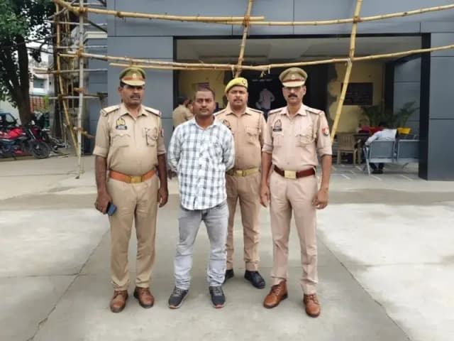 Sonbhadra News: मानव तस्करी व पॉक्सो मामले में वांछित अभियुक्त गिरफ्तार, पीड़िता को खरीदने का आरोप.