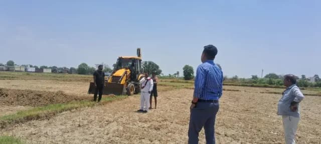 Chandauli News: नरौली में मिट्टी खनन की शिकायत पर एसडीएम का निरीक्षण, जांच के निर्देश.
