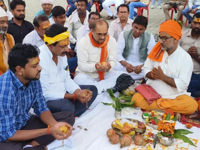 Sonbhadra News: वंदन योजना के तहत कैलाश मंदिर परिसर का होगा सौंदर्यीकरण, सौंदर्यीकरण कार्य में पारदर्शिता बनाए रखने की लोगों की मांग.