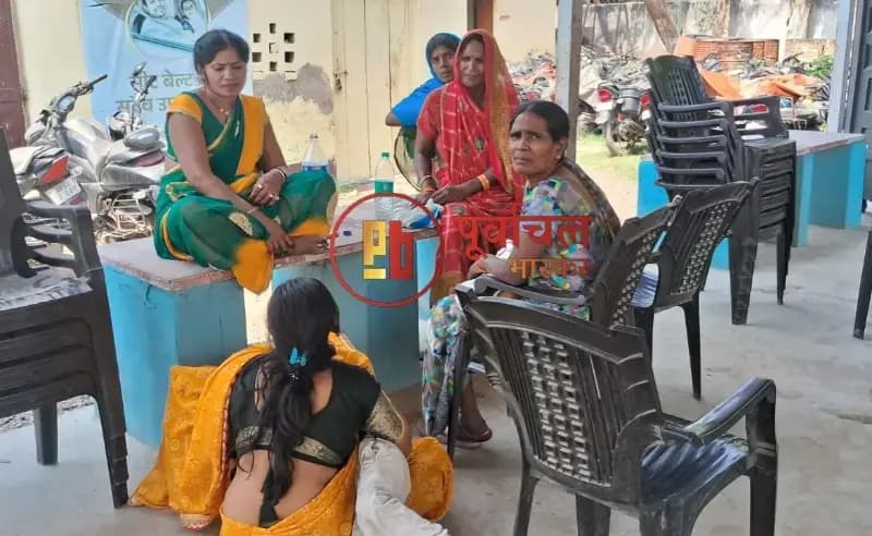 Chandauli News: दूसरी महिला के साथ पति को देख भड़की पत्नी, मोहल्ले में घंटों चला हंगामा.
