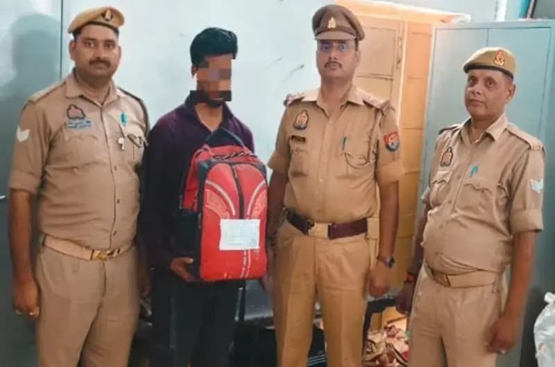 Chandauli News: जीआरपी ने अंतर्राज्यीय शराब तस्कर को दबोचा, 7.6 लीटर शराब बरामद.
