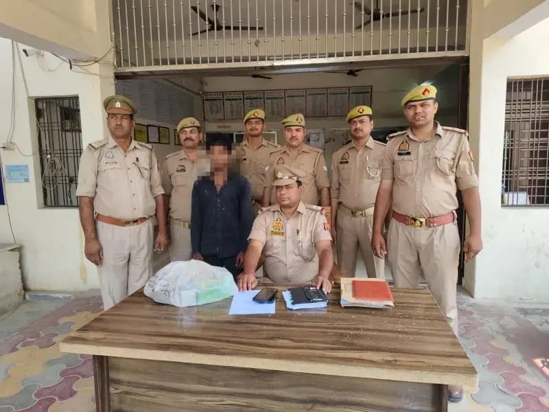 Chandauli News: कबाड़ बीनने के बहाने करता था चोरी, मुगलसराय पुलिस ने दबोचा.
