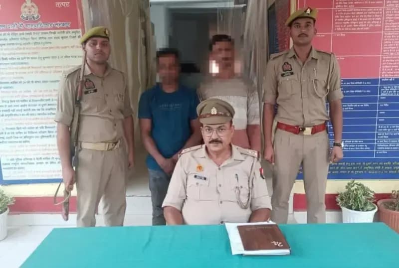 Chandauli News: पिकअप से 13 पशु बरामद, चकिया पुलिस ने दो तस्करों को दबोचा.
