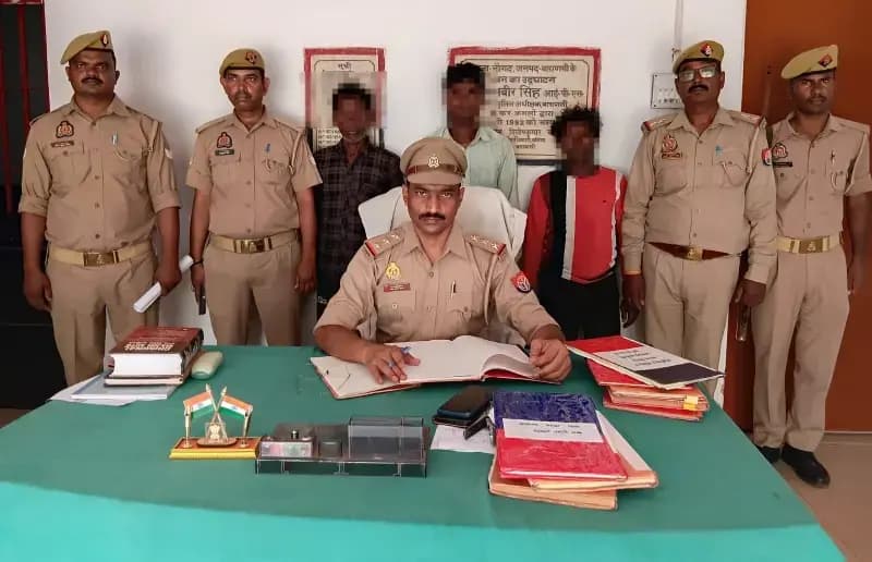 Chandauli News: 20 गोवंश के साथ तीन तस्करों को पुलिस ने दबोचा, जंगल के रास्ते जा रहे थे बिहार.
