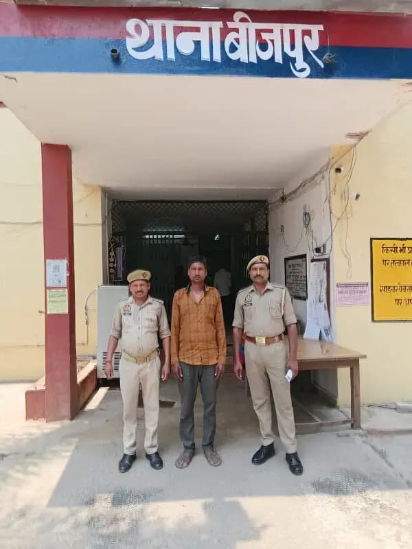 Sonbhadra News: बीजपुर पुलिस ने वारण्टी अभियुक्त को गिरफ्तार कर भेजा न्यायालय.