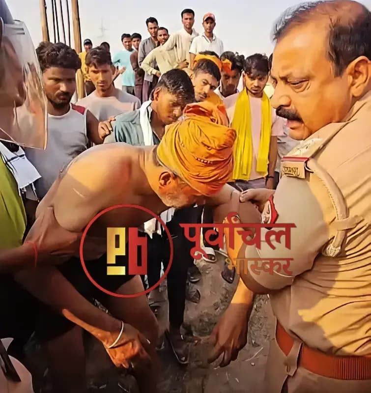 Chandauli News: चलती ट्रेन में युवक की हत्या के बाद अस्पताल में महिला की हत्या, ग्रामीणों ने आरोपी को पकड़ा.
