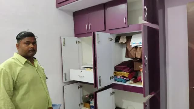 Chandauli News: बंद मकानों का ताला तोड़ लाखों की चोरी, जेवर-नगदी लेकर फरार चोर.
