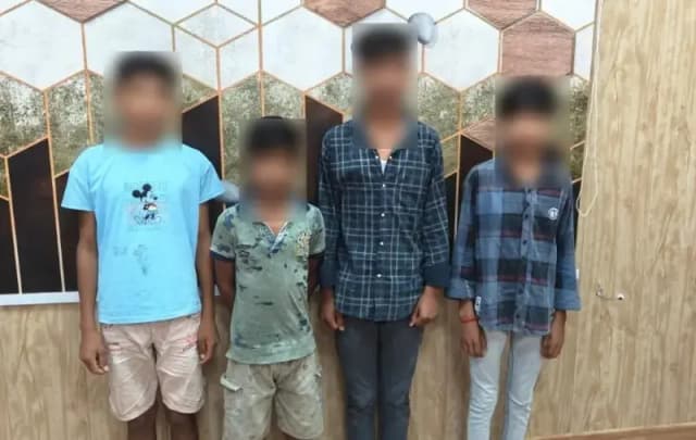 Sonbhadra News: पिपरी पुलिस की सक्रियता से घर से गए चारों नाबालिग बच्चे सकुशल बरामद, परिजनों को किया सुपुर्द.