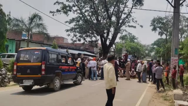 Chandauli News: गंगा में डूबे युवक का 24 घंटे बाद भी नहीं लगा सुराग, ग्रामीणों ने किया चक्काजाम.
