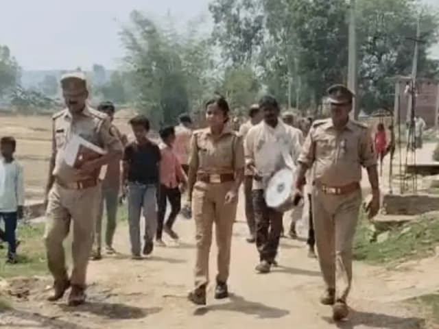 Sonbhadra News: नौकरी दिलाने के नाम पर ठगी मामले में रायपुर पुलिस की बड़ी कार्रवाई, आरोपी के घर कुर्की की तैयारी.
