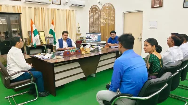 Sonbhadra News: मेडिकल कॉलेज की व्यवस्थाओं और निर्माण कार्यों की गुणवत्ता पर डीएम सख्त.