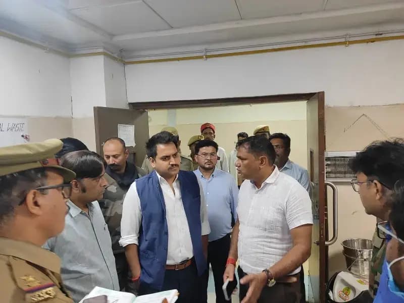 Sonbhadra News: अनियंत्रित पिकअप ने छीनी तीन जिंदगियां, कई घायल.