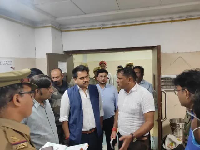 Sonbhadra News: अनियंत्रित पिकअप ने छीनी तीन जिंदगियां, कई घायल.