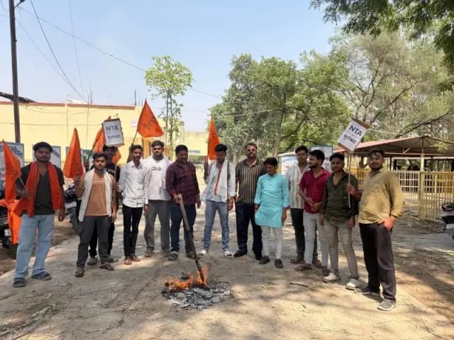 Sonbhadra News: NEET पेपर लीक के विरोध में ABVP का प्रदर्शन, NTA का फूंका पुतला.