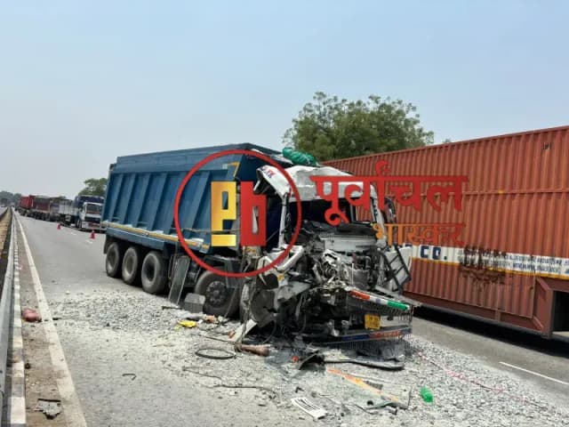 Chandauli News: अनियंत्रित हाईवा ट्रक सामने जा रही वाहन से टकराई, टक्कर में हाईवा चालक की मौत.

