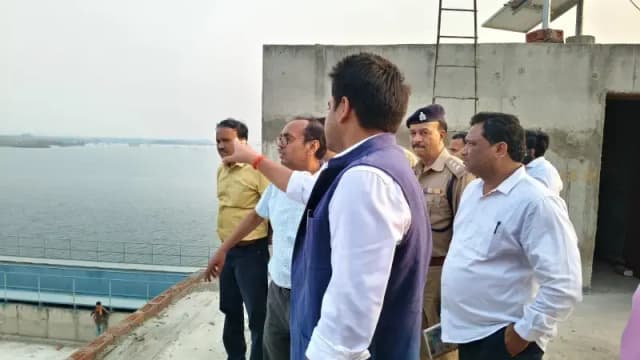 Sonbhadra News: अमवार पेयजल योजना का डीएम ने किया औचक निरीक्षण, जून तक हर घर जलापूर्ति के निर्देश.