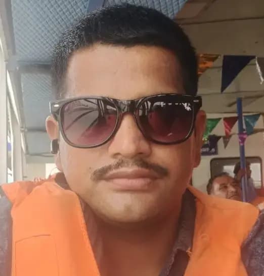 Chandauli News: घर की सफाई के दौरान करंट लगने से बीएसएफ जवान की मौत.
