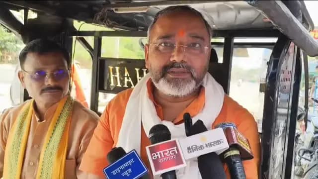 Sonbhadra News: टोटो रिक्शा में नज़र आये विधायक, पहुंचे बिजली दफ्तर.