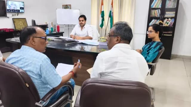 Sonbhadra News: विधानसभा चुनाव से पहले नेटवर्क विहीन क्षेत्रों में संचार व्यवस्था मजबूत करने के निर्देश.
