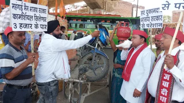 Sonbhadra News: बढ़ती महंगाई को लेकर समाजवादी पार्टी का भाजपा सरकार के खिलाफ जोरदार प्रदर्शन.
