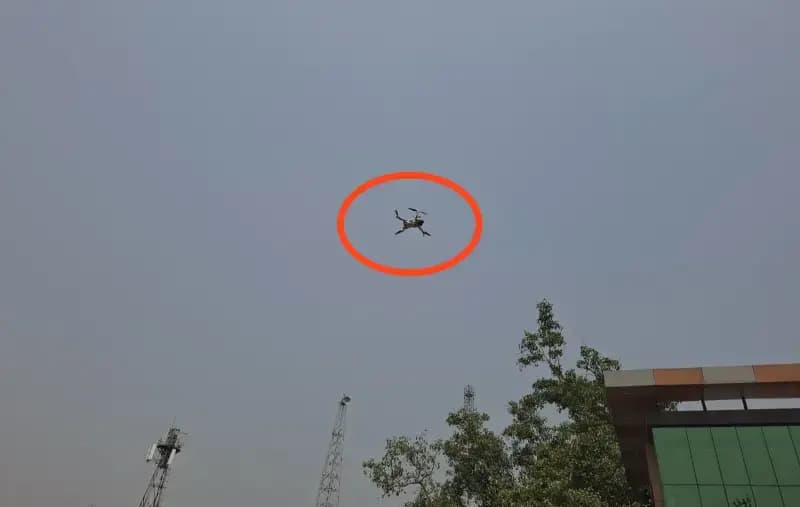 Chandauli News: डीडीयू जंक्शन पर अब ड्रोन कैमरों से निगरानी, यात्रियों की सुरक्षा बढ़ाने में जुटी आरपीएफ.
