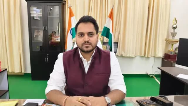 Sonbhadra News: भीषण गर्मी को लेकर प्रशासन अलर्ट, जिलाधिकारी ने जारी की एडवाइजरी; दोपहर में बाहर निकलने से बचने की अपील.
