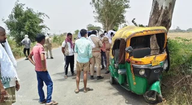 Chandauli News: पेड़ से टकराई सवारीयों से भरी ऑटो, एक युवक की मौत, कई घायल.
