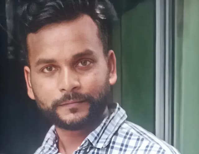 Chandauli News: बलुआ पुल से युवक ने गंगा में लगाई छलांग, अगले दिन मिला शव, परिजनों ने जताई हत्या की आशंका.
