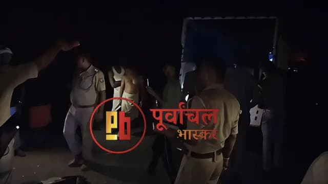 Chandauli News: अनियंत्रित पिकअप वाहन बाइक में टक्कर मरते हुये ट्रैक्टर-ट्रॉली से भिड़ी, दो की मौत, पांच घायल 

