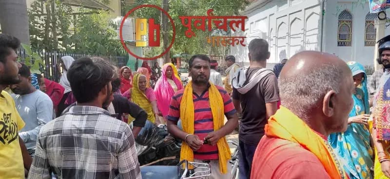 Chandauli News: टेम्पो चालक के विवाद में दो पक्ष भिड़े, लाठी-डंडे चले, चार घायल.
