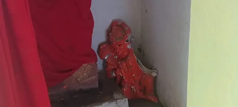 Sonbhadra News: धार्मिक आस्था पर प्रहार, हनुमान जी की मूर्ति तोड़ने से गांव में तनाव.
