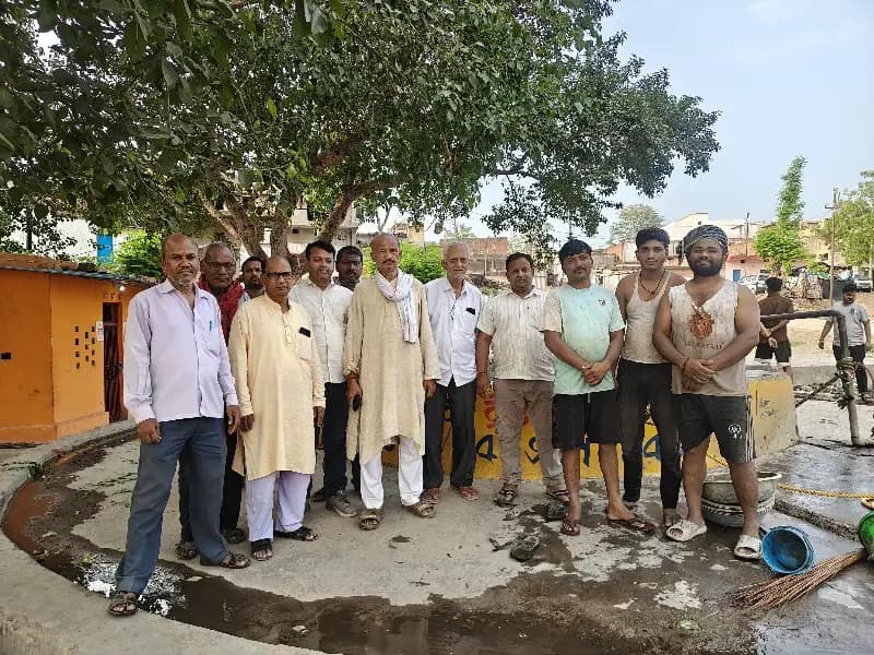 Sonbhadra News: जल संकट के बीच बीजपुर में पुराने कुएं को मिला नया जीवन, लोगों ने किया श्रमदान.