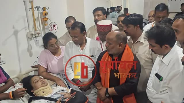 Chandauli News:सपा नेत्री प्रकरण पर गरमाई सियासत, जिला अस्पताल पहुंचे मंत्री हंसराज विश्वकर्मा, कहा-अपराधी किसी कीमत पर नहीं बचेंगे

