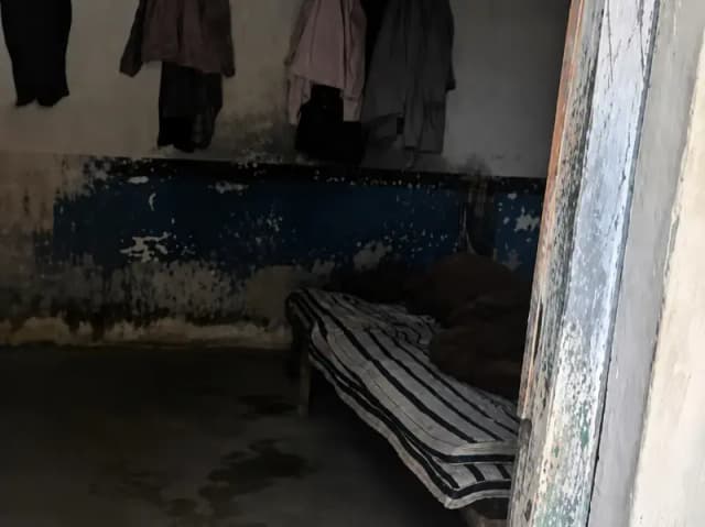 Sonbhadra News: बंद कमरे में मिला सीमेंट कंपनी के कर्मचारी का शव, क्षेत्र में फैली सनसनी.