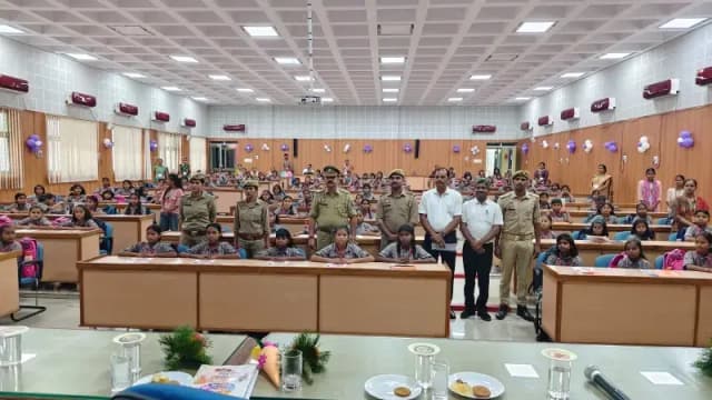 Sonbhadra News: बीजपुर पुलिस ने एनटीपीसी में चलाया साइबर जागरूकता अभियान, बच्चों को बताए हेल्पलाइन नंबर.
