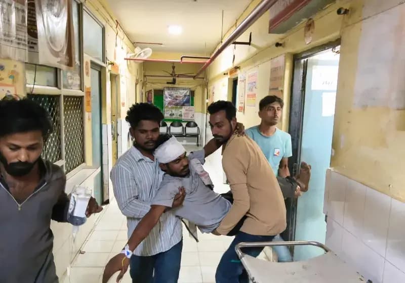Chandauli News: क्रिकेट मैच में बॉलिंग को लेकर विवाद, युवक पर बैट-स्टंप से हमला, मुकदमा दर्ज.

