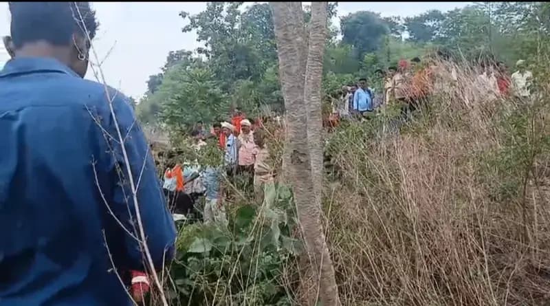 Sonbhadra News: युवक का शव मिलने से सनसनी, हत्या की आशंका.
